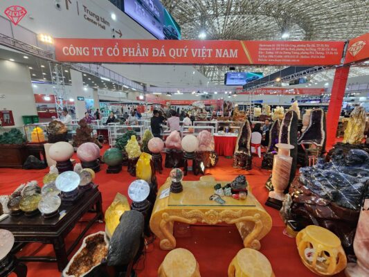 Banner Trien Lam Da Quy Tai Vec 1