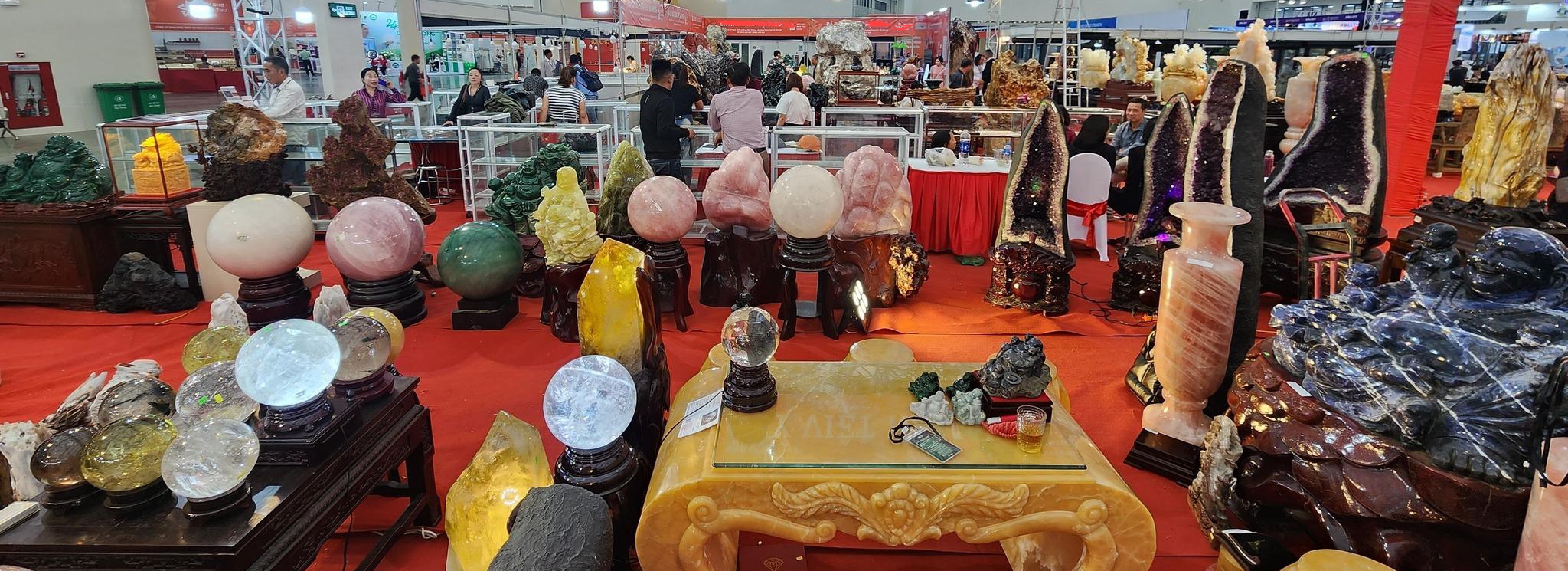 Banner Trien Lam Da Quy Tai Vec 1