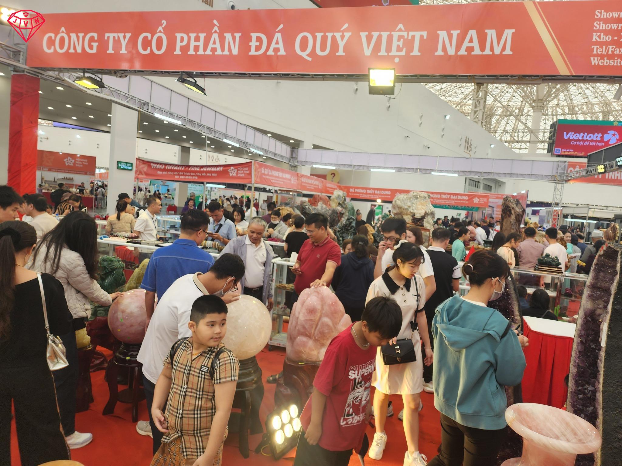 Trien Lam Da Quy Tai Vec 1